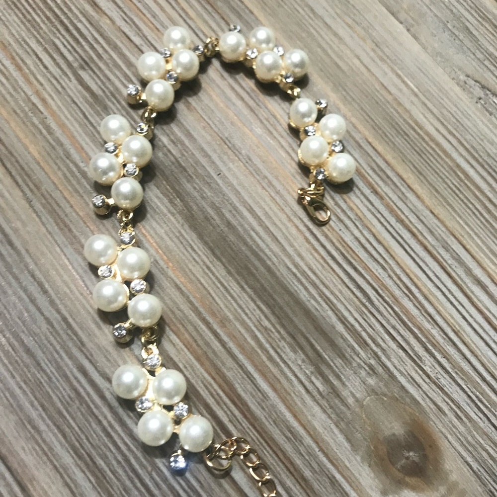 Pearl and crystal bracelet